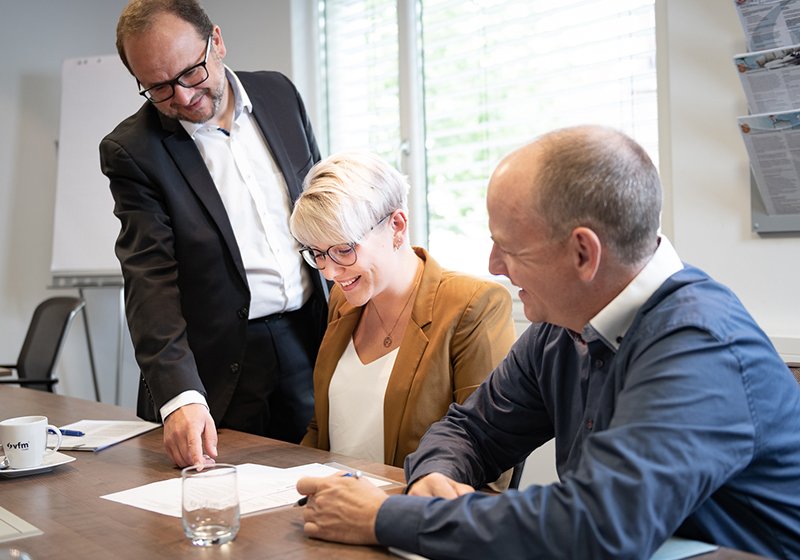 Harald Oberst und Alexander Retsch unterstützen Maklerin vfm